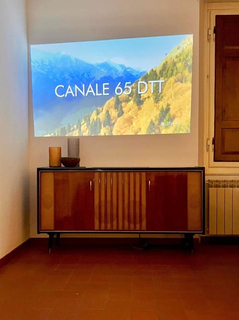 TV and multimedia, Text overlay