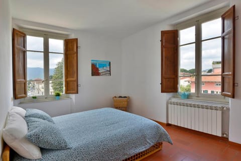 Charme con Parcheggio Condominio in Lucca