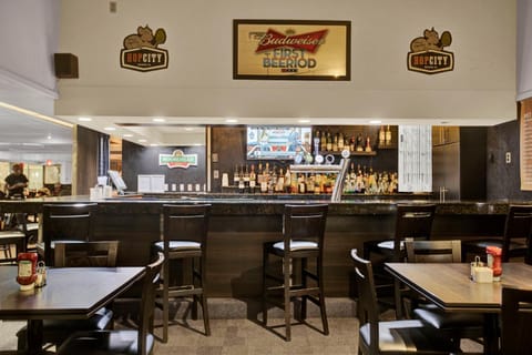 Restaurant/places to eat, Lounge or bar, Food and drinks, Food, Drinks