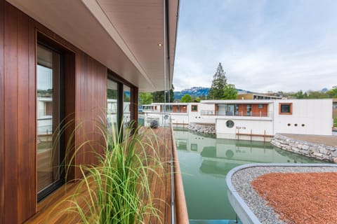 Balcony/Terrace, Lake view
