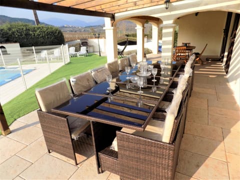 Patio, Balcony/Terrace, Swimming pool, Lunch, Dinner, Alcoholic drinks, Non alcoholic drinks