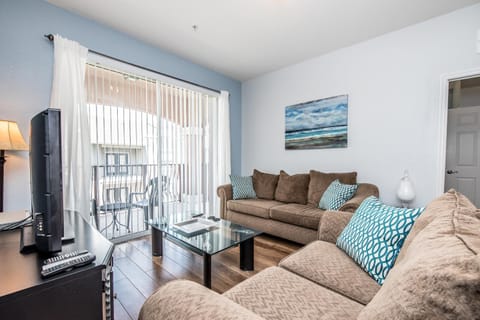 Gorgeous Top-Floor Condo w Private Balcony Copropriété in Highlands Reserve