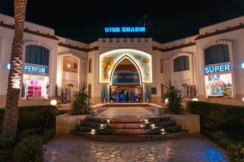 Property building, Facade/entrance, Night