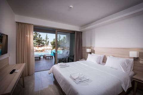 Bedroom, Pool view