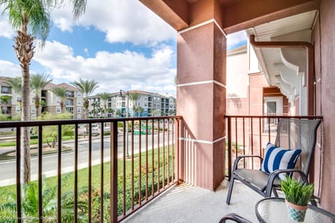Spacious Condo Near Convention Ctr & I-Drive, Pool Condo in Highlands Reserve