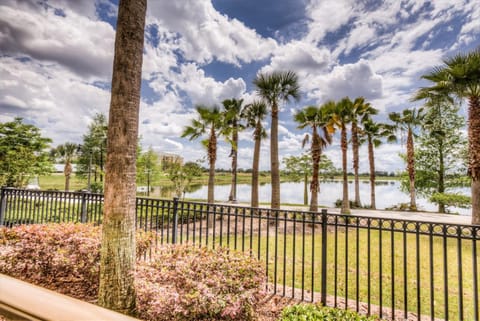 Newly Renovated LAKEVIEW Vista Cay Condo Eigentumswohnung in Orlando