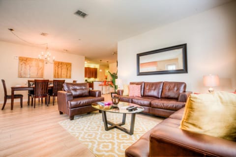 Newly Renovated LAKEVIEW Vista Cay Condo Eigentumswohnung in Orlando