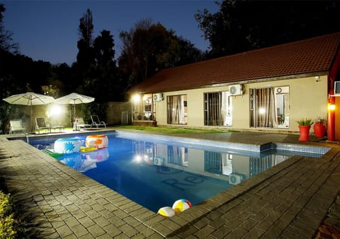Rekky Signature Guesthouse Bed and Breakfast in Sandton