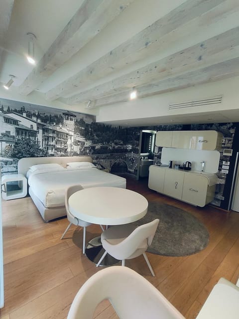 Bed, Kitchen or kitchenette, Living room, Photo of the whole room, Seating area, Bedroom