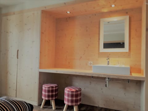 Tgantieni sot - Haus mit Herz Hostel in Canton of Grisons