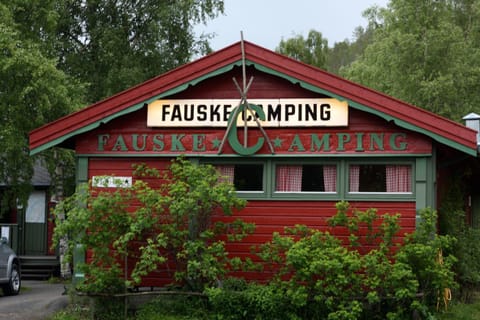 Fauske Camping & Motel Camping /
Complejo de autocaravanas in Sweden