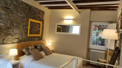 Santa Marta Rooms - Via Del Santo 25 Bed and Breakfast in Vernazza