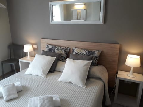Santa Marta Rooms - Via Del Santo 25 Bed and Breakfast in Vernazza