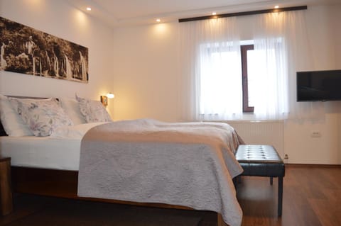 Plitvice Miric Inn Bed and Breakfast in Jezerce