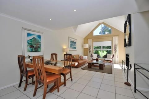 Glen Abbey Apartments On The Erinvale Golf And Country Estate Apartment in Cape Town