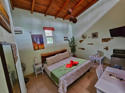 Bed, Photo of the whole room, towels