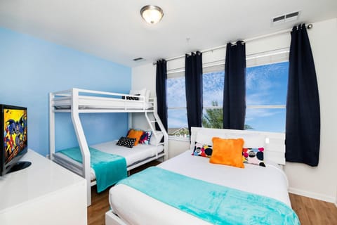 Beautiful Newly Updated Townhome Sleeps 10 Maison in Orlando