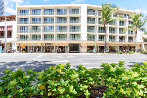 Polynesian Residences Waikiki Beach Hotel in Honolulu