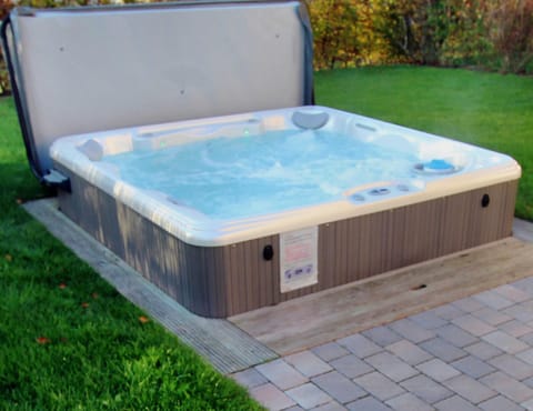 Hot Tub, Swimming pool