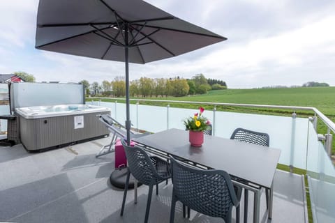 View (from property/room), Balcony/Terrace, Swimming pool