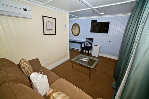 Georgianne Inn & Suites check in 212 Bulter Ave Inn in Tybee Island