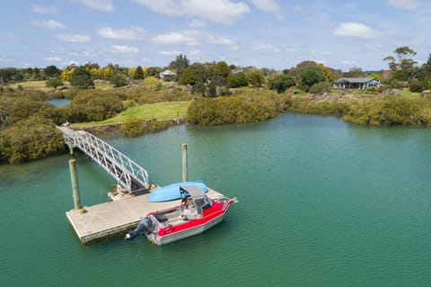 Valhalla North & Northern Lodge - waterfront, rural, semi-isolated Maison in Northland