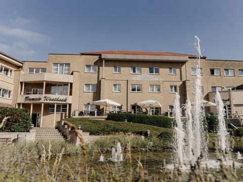 Facade/entrance, Natural landscape, Balcony/Terrace