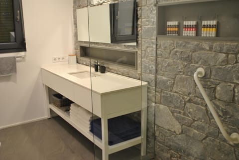 Elion Luxury Apartments Condo in Messenia