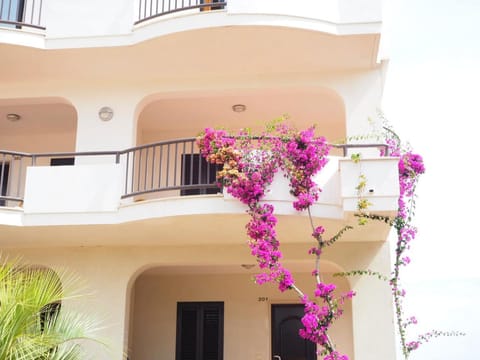 Balcony/Terrace, Pool view, Area and facilities