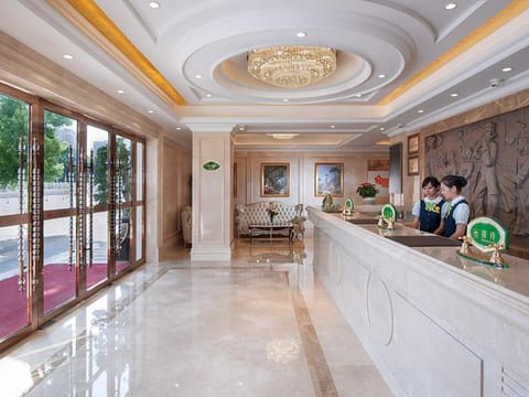 Vienna Hotel Shenzhen Guanlan Renming Road Heping Hotel in Shenzhen