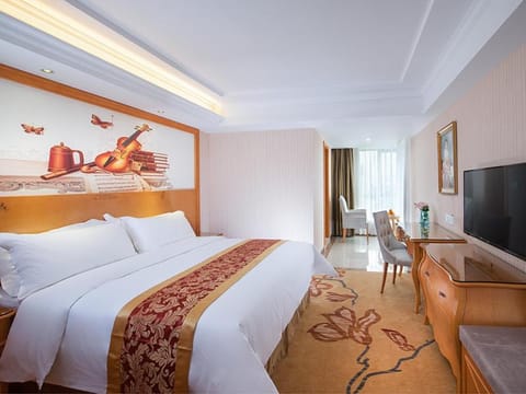 Vienna Hotel Shenzhen Gongming Huafa North Road Hotel in Shenzhen