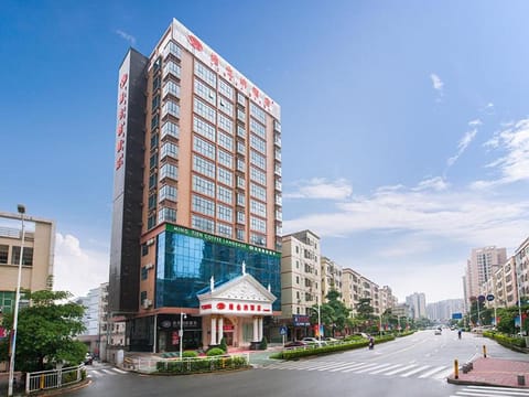 Vienna Hotel Shenzhen Gongming Huafa North Road Hotel in Shenzhen