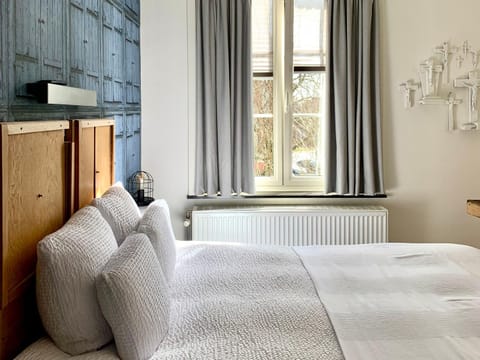 Bed, Photo of the whole room, Bedroom, internet