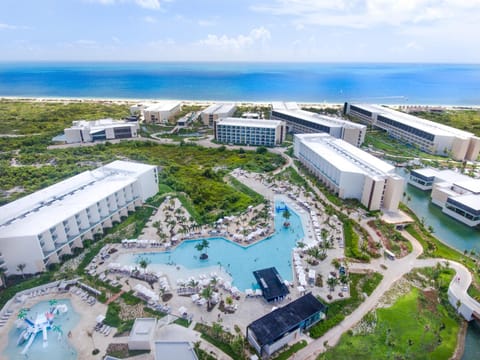 Bird's eye view, Swimming pool