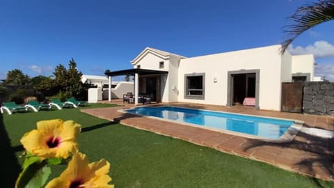 Villa Bol-Can con piscina privada Villa in Playa Blanca