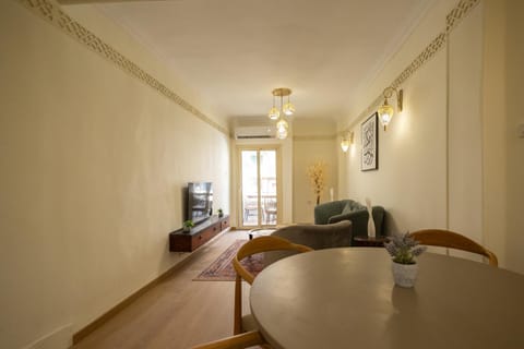 Sunny Apt In Downtown Cairo Near Tahrir Square Apartment in Cairo