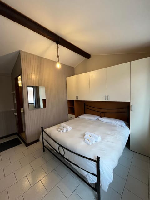 Photo of the whole room, wardrobe