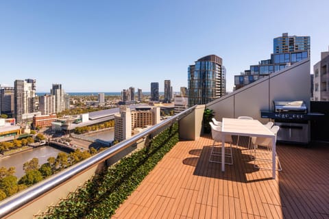 Flinders Luxury Penthouse Condo in Southbank