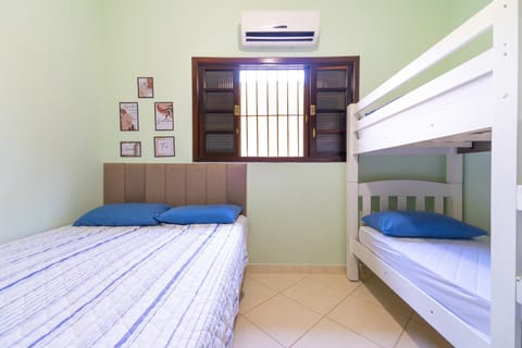 Bed, Photo of the whole room, Bedroom, bunk bed, air conditioner