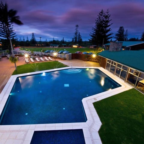 Swimming pool