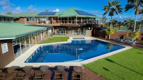 Property building, Day, Pool view, Swimming pool