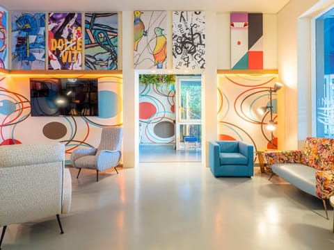 Communal lounge/ TV room