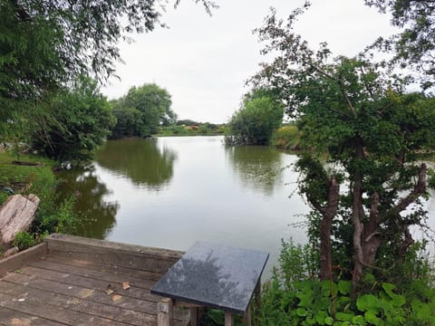 The Shippon Barn with Hot Tub and Private use of Heated Pool House in Wirral