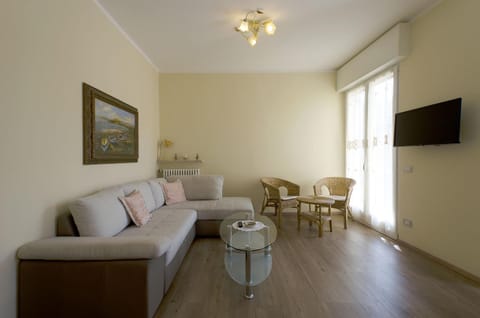 Elegante appartamento al centro storico Apartment in Torri del Benaco