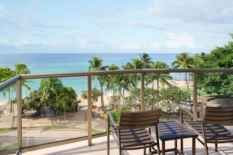 Day, View (from property/room), Balcony/Terrace, Seating area, Beach, Sea view