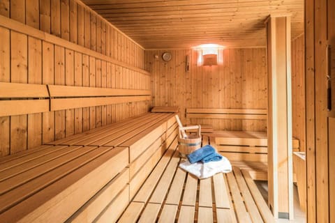 Sauna, Spa and wellness centre/facilities, towels