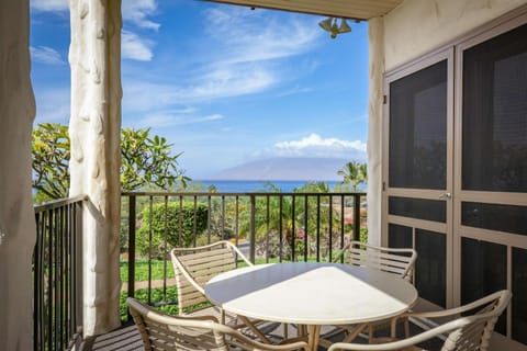 Day, View (from property/room), Balcony/Terrace, Seating area, Sea view