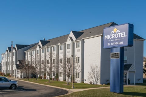 Microtel Inn & Suites by Wyndham Rochester North Mayo Clinic Hotel in Rochester