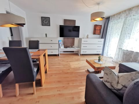 TV and multimedia, Living room, Dining area