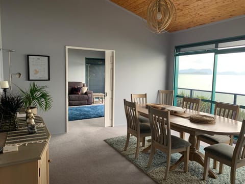 View (from property/room), Seating area, Dining area